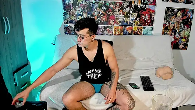 CamCumBoy online show from January 8, 4:17 am