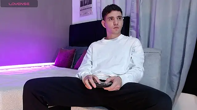 Matteo12  online show from November 11, 11:43 pm