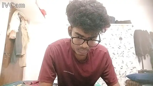 Snapshot of Rahulisagoodguy chatting on September 10, 10:14 am Rahulisagoodguy online show from September 10, 10:14 am