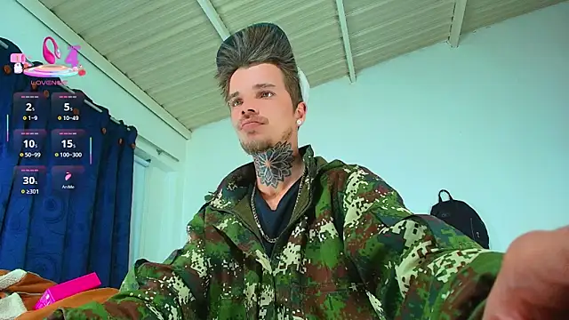 Snapshot of Gold_Loyal77 chatting on September 25, 8:24 am Gold Loyal77 online show from September 25, 8:24 am