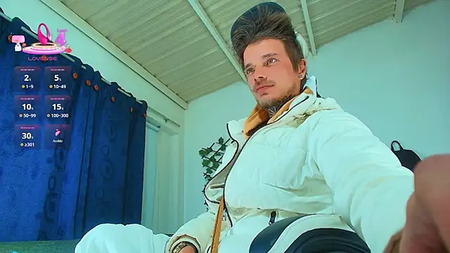 Snapshot of Gold_Loyal77 chatting on November 2, 6:06 am Gold Loyal77 online show from November 2, 6:06 am