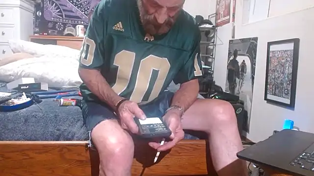 Snapshot of reebokrick650 chatting on October 19, 3:33 am reebokrick650 online show from October 19, 3:33 am