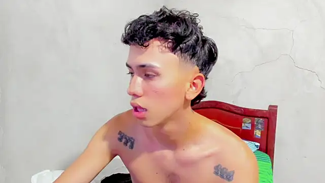 Snapshot of Damien_444 chatting on October 2, 1:04 pm Damien 444 online show from October 2, 1:04 pm