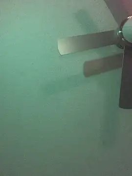 Snapshot of Triggerhappycj100 chatting on October 24, 4:25 am Triggerhappycj100 online show from October 24, 4:25 am