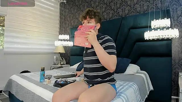 TaylerWhite online show from June 23, 11:47 am