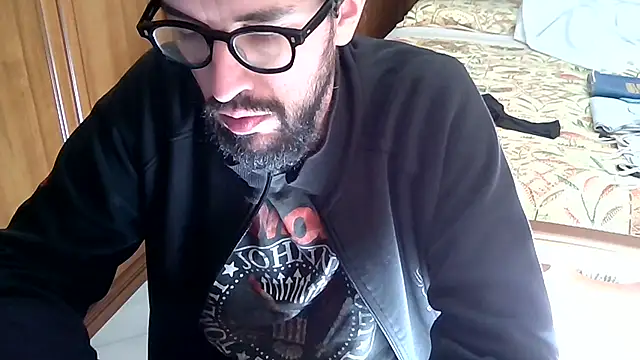 Snapshot of MisterX_99 chatting on October 5, 9:02 am MisterX 99 online show from October 5, 9:02 am