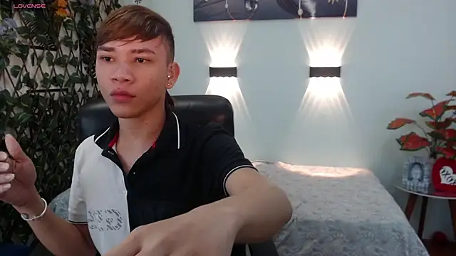 Snapshot of nathanclay chatting on September 11, 12:48 pm nathanclay online show from September 11, 12:48 pm