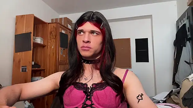 Snapshot of emilydee666 chatting on October 17, 12:09 pm emilydee666 online show from October 17, 12:09 pm