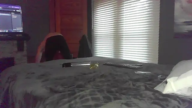 Snapshot of dickmedowndaddy22 chatting on November 1, 9:30 pm dickmedowndaddy22 online show from November 1, 9:30 pm