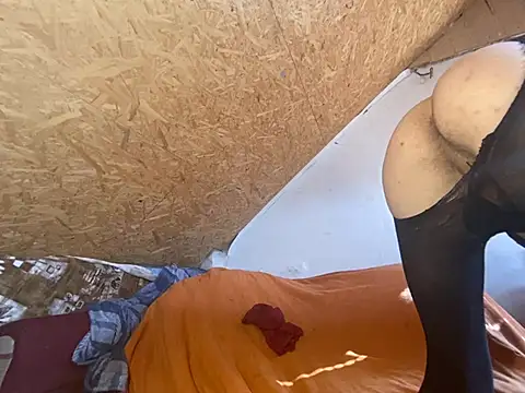 Salon1986 online show from March 11, 12:45 pm