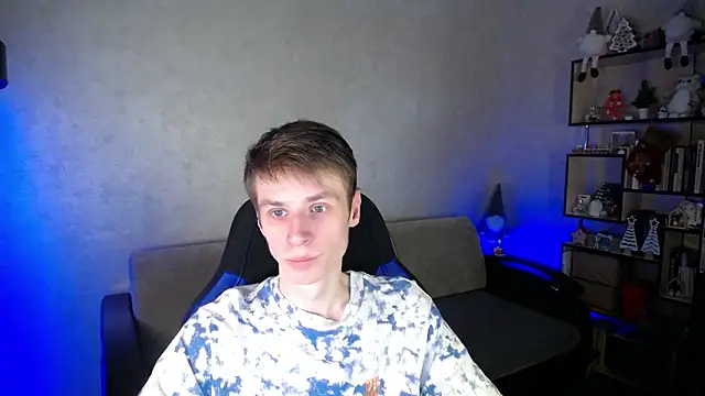 yes cute boy  online show from February 2, 7:07 am