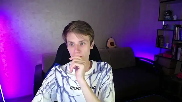 Snapshot of yes_cute_boy_ chatting on October 20, 11:19 pm yes cute boy  online show from October 20, 11:19 pm