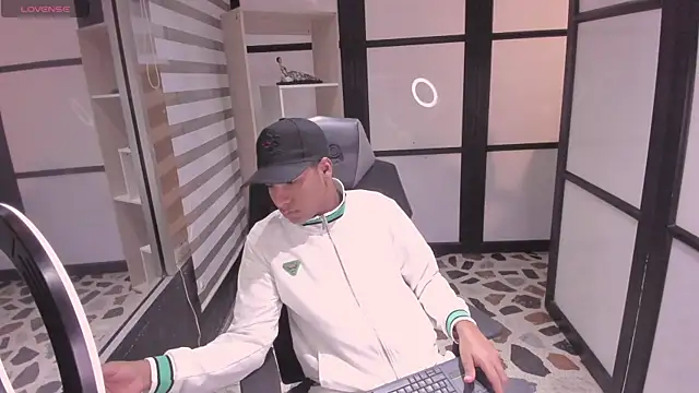 IsaacBlack  online show from October 3, 4:50 am