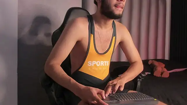 Stiven 01 online show from October 14, 1:40 pm