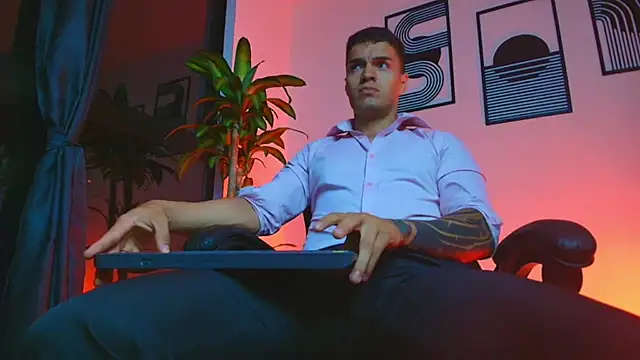 ALPHA DOMINUS  online show from April 7, 3:39 am