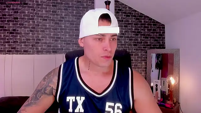 connorsmiith online show from March 31, 12:23 am