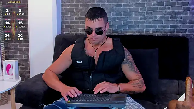 Snapshot of connorsmiith chatting on September 25, 12:26 pm connorsmiith online show from September 25, 12:26 pm