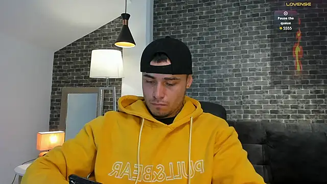 Snapshot of connorsmiith chatting on October 14, 12:12 pm connorsmiith online show from October 14, 12:12 pm