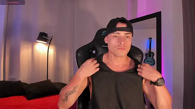 connorsmiith online show from July 5, 1:20 am