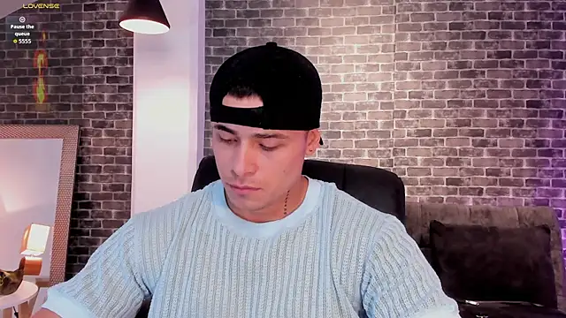 Snapshot of connorsmiith chatting on October 10, 11:37 am connorsmiith online show from October 10, 11:37 am