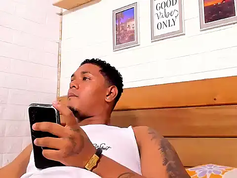 DominicVera online show from October 16, 1:08 pm