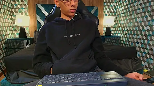 Aiden Royce online show from September 14, 9:39 pm