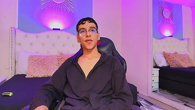 Aiden Royce online show from September 22, 5:18 am