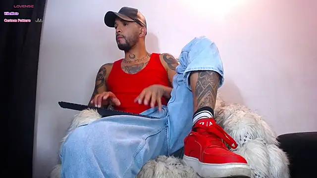 Snapshot of LickMyInk chatting on October 2, 3:43 am LickMyInk online show from October 2, 3:43 am