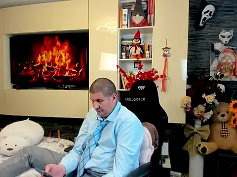 SpartacusDaddy48 online show from February 26, 11:06 pm