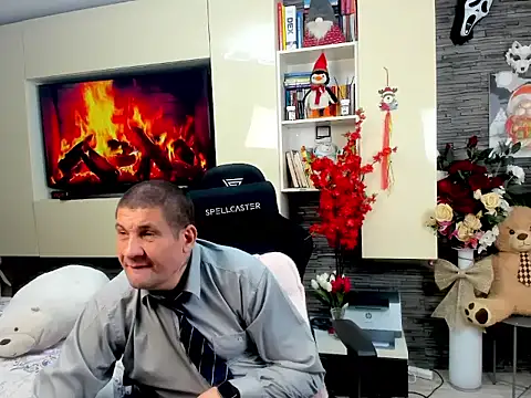 SpartacusDaddy48 online show from March 6, 9:01 pm