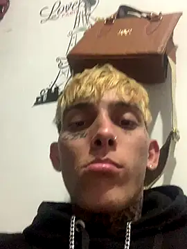 Snapshot of KinkyLatinCock chatting on September 21, 11:27 pm KinkyLatinCock online show from September 21, 11:27 pm