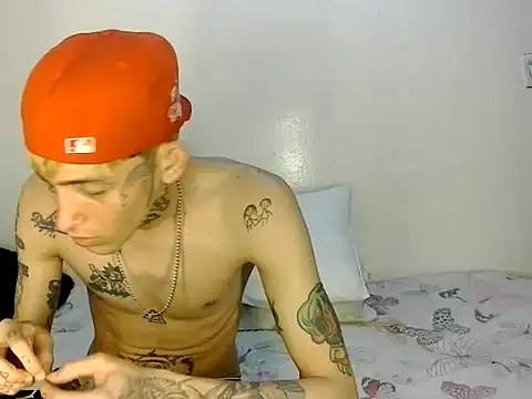 Snapshot of KinkyLatinCock chatting on September 27, 5:55 pm KinkyLatinCock online show from September 27, 5:55 pm