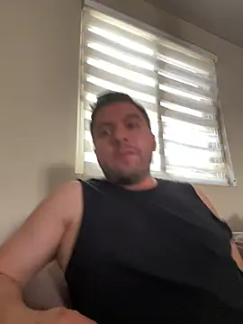 raulgzz4 online show from March 26, 5:28 pm