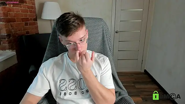 Snapshot of Harm_Dick chatting on October 10, 10:53 am Harm Dick online show from October 10, 10:53 am