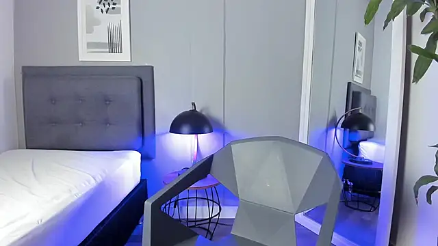 Tylerffoxx online show from September 23, 11:37 pm