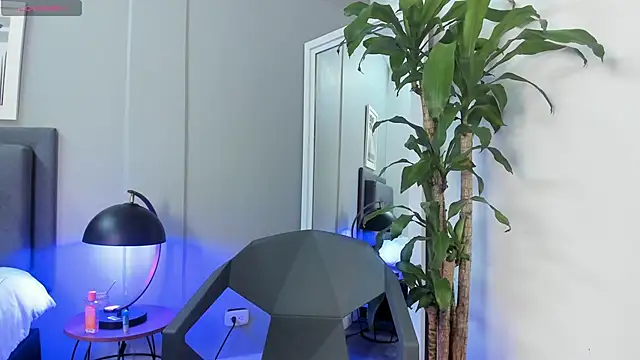 Tylerffoxx online show from September 29, 8:37 pm