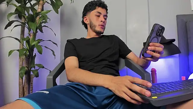 Tylerffoxx online show from July 16, 1:56 am