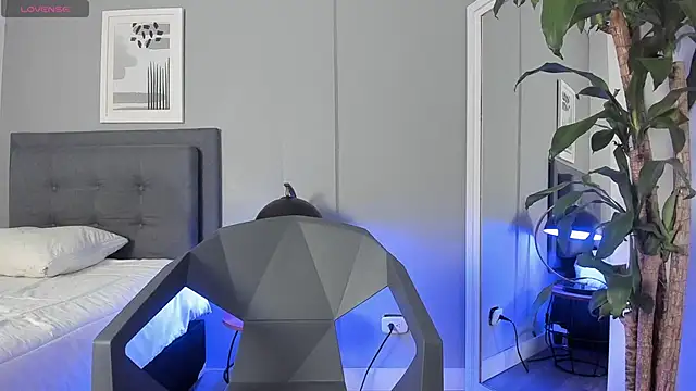 Tylerffoxx online show from September 28, 8:29 pm