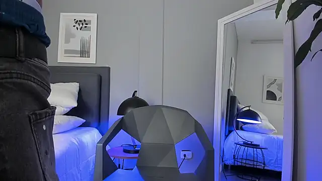 Tylerffoxx online show from September 8, 8:52 pm