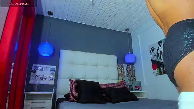 Yiyo10  online show from March 20, 9:07 pm