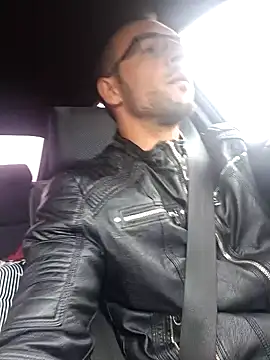 Necunoscutul001 online show from October 4, 11:15 am