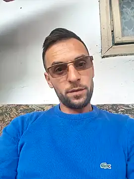 Necunoscutul001 online show from October 14, 12:23 pm