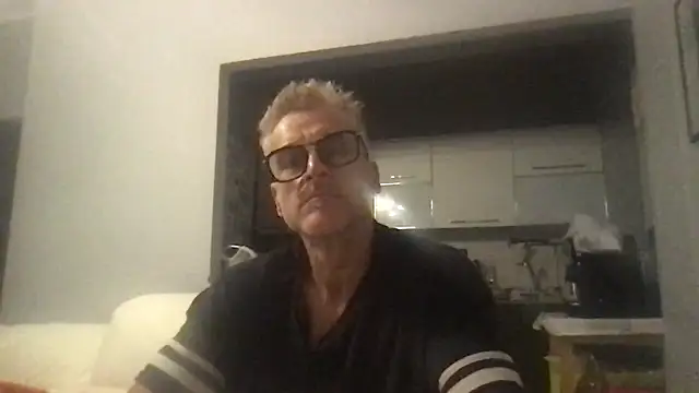 Axl hot online show from September 23, 7:35 pm