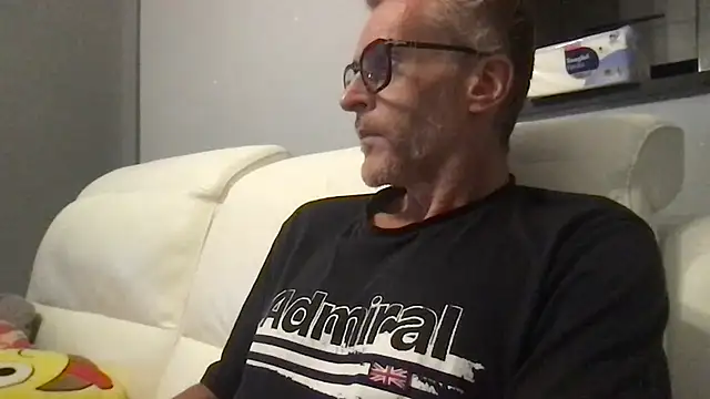 Axl hot online show from September 11, 7:57 pm