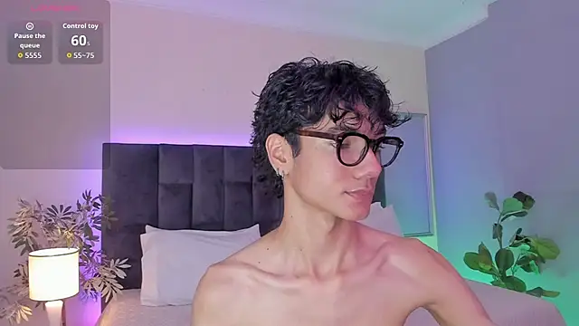 Phillicious   online show from December 16, 11:01 pm