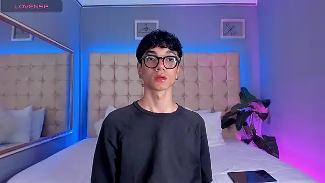 Phillicious   online show from September 22, 9:36 pm