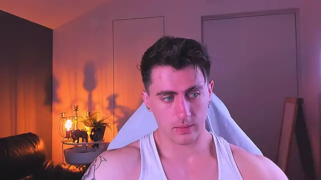 Snapshot of Oscar_Miller_ chatting on October 10, 8:56 pm Oscar Miller  online show from October 10, 8:56 pm