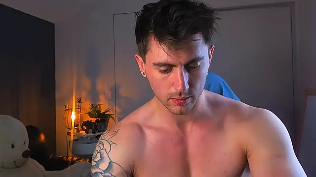 Snapshot of Oscar_Miller_ chatting on October 20, 10:13 pm Oscar Miller  online show from October 20, 10:13 pm