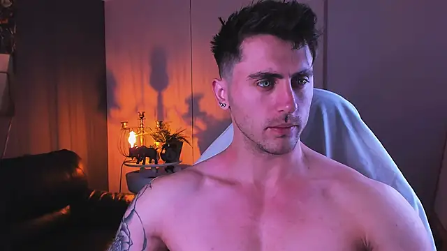 Snapshot of Oscar_Miller_ chatting on October 4, 9:19 pm Oscar Miller  online show from October 4, 9:19 pm