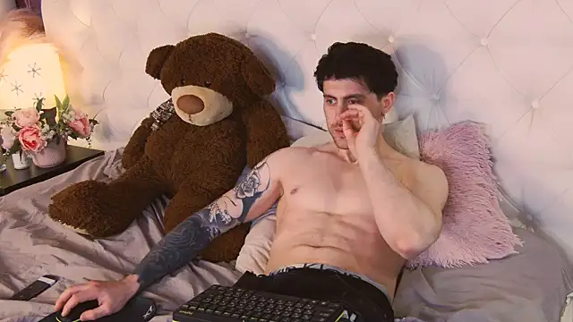 Oscar Miller  online show from March 20, 9:40 pm